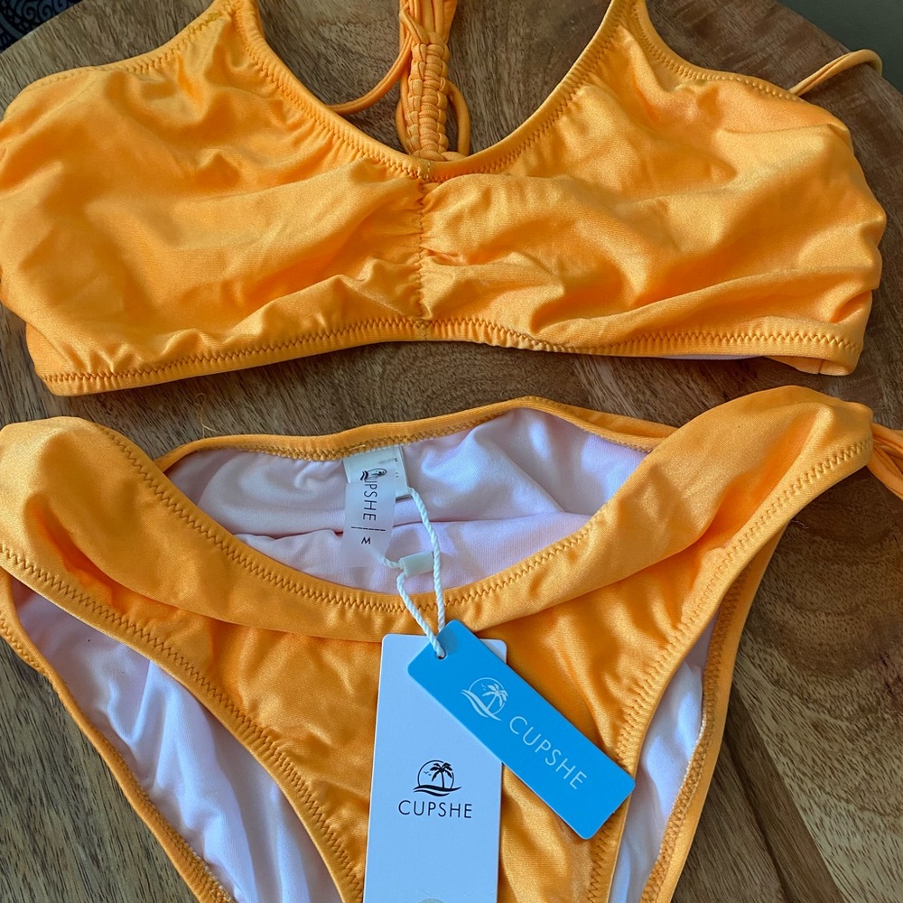 Cupshe bathing suit never worn just tried on tags still attached